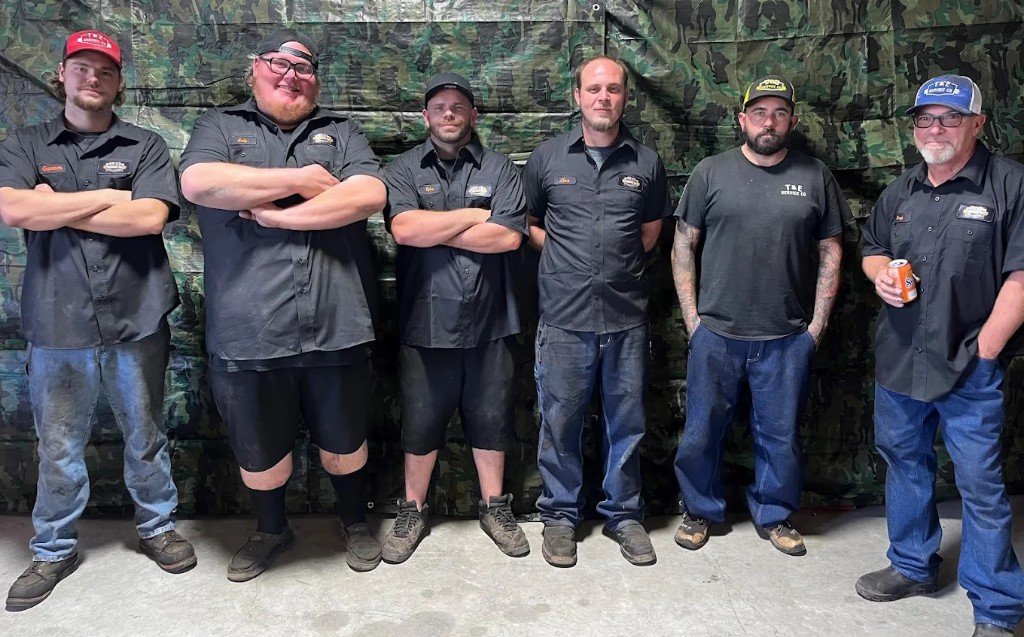 T&E Service Co crew